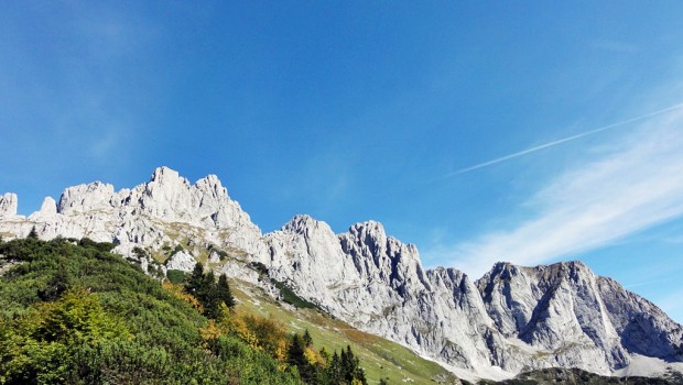 Die Regalmwand (Mitte) beim Aufstieg