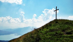 Der Gipfel des Hirschhörnlkopf, dahinter der Walchensee