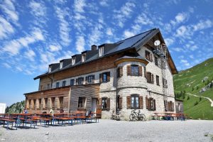 Das weit bekannte Rotwandhaus