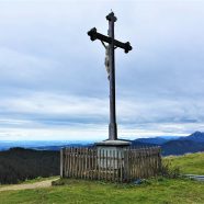 Am Gindelalmschneid mit Blick ins Flachland