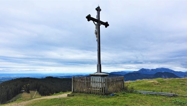 Am Gindelalmschneid mit Blick ins Flachland