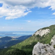 Schöner Chiemsee- und Kampenwandblick am Gipfel