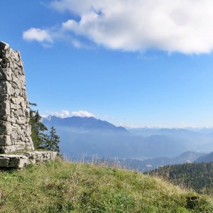 Der Brünnberg, dahinter der Kaiser