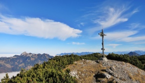 Der Gipfel des Hochmiesing, links dahinter der Wendelstein