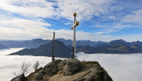 Zwei Gipfelkreuze zieren das Kranzhorn