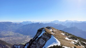 Blick vom Gipfel auf den Zenokopf, dahinter Watzmann