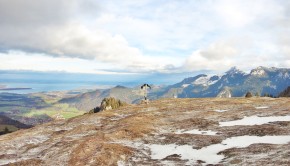 Der Laubenstein, dahinter Chiemsee und Kampenwand