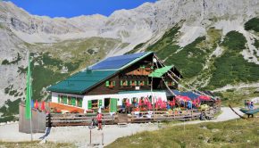 Die schöne Pfeishütte im Karwendel