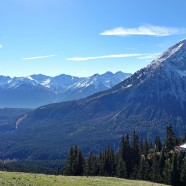 Die Wettersteinhütte (rechts) hat grandioses Panorama