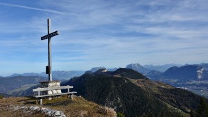Am Zunter Köpfl, dahinter das Kaisergebirge