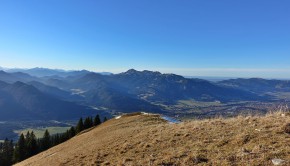 Der Schönberg, dahinter Brauneck & Benediktenwand