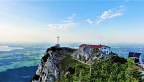 Am Hochfelln, links der Chiemsee