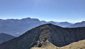 Friederspitz vom Frieder, dahinter die Zugspitze