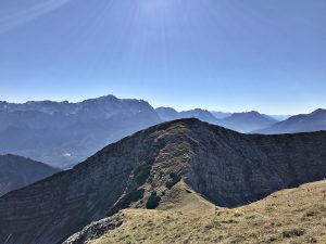Friederspitz vom Frieder, dahinter die Zugspitze