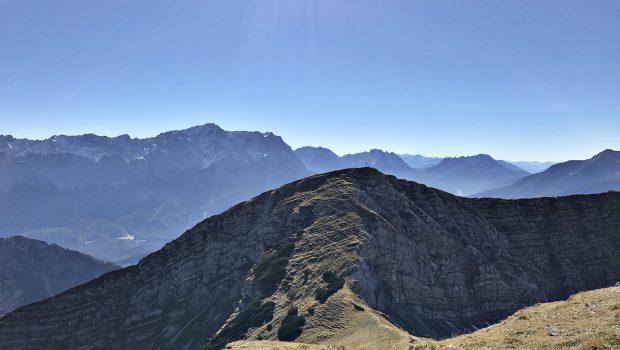 Friederspitz vom Frieder, dahinter die Zugspitze