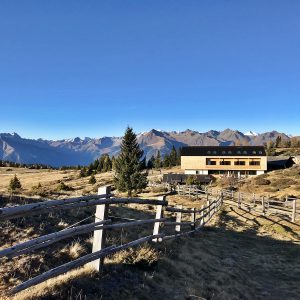 Die Starkenfeldhütte beim Abstieg