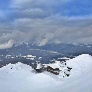 Die Bergstation der Karwendelbahn kurz unterhalb der Spitze