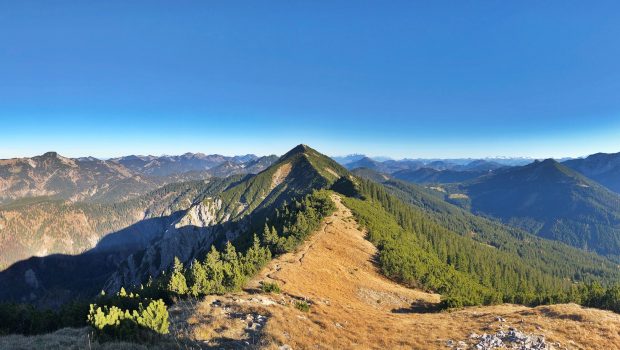 Die Halserspitze beim Aufstieg am Grat