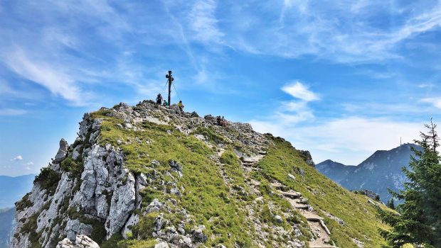 Der Breitenstein, rechts der Wendelstein