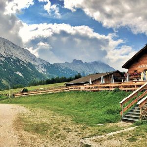 Die Hämmermoosalm - links die Hohe Munde