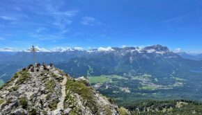 Die Kramerspitze, rechts Zugspitze & Eibsee - Top!