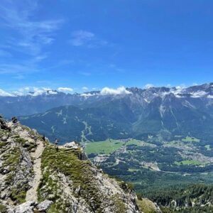 Die Kramerspitze, rechts Zugspitze & Eibsee - Top!