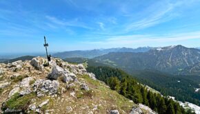 Der Fockenstein, hinten Tegernsee & Hirschberg