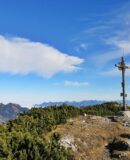 Der Gipfel des Hochmiesing, links dahinter der Wendelstein