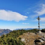 Der Gipfel des Hochmiesing, links dahinter der Wendelstein